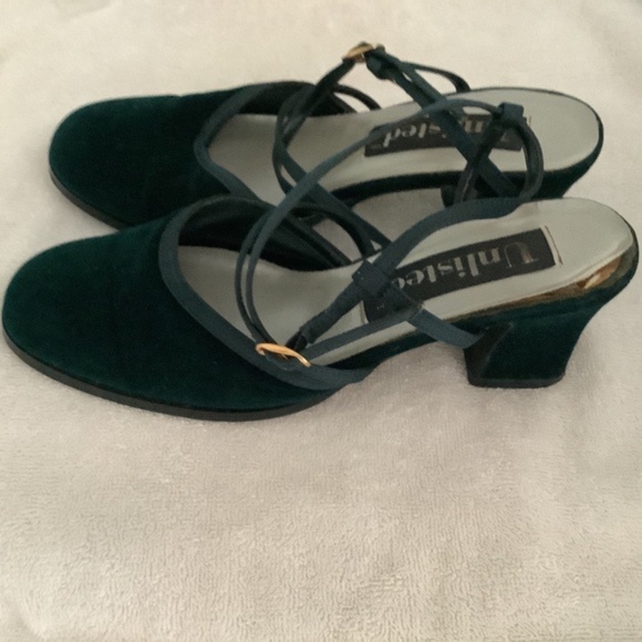 Unlisted Dark Green Velvet Criss Cross Strap Chunky Heels 7M PRE-OWNED - Picture 2 of 9